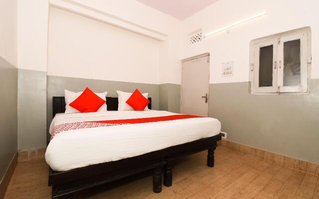 OYO 41893 Hotel Four Season
