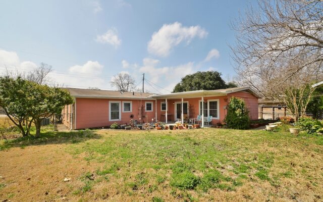3BR 2BA Brentwood Home by RedAwning