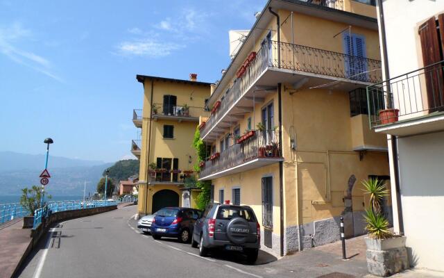 Retreat Overlooking Lake Iseo