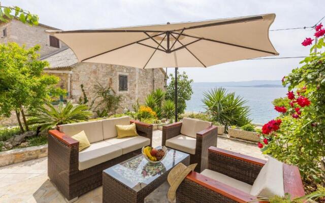 Apartments Matea - 20m from sea