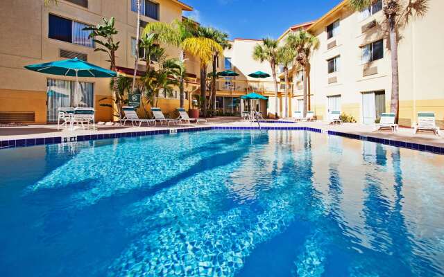 La Quinta Inn & Suites by Wyndham St. Pete-Clearwater Airpt