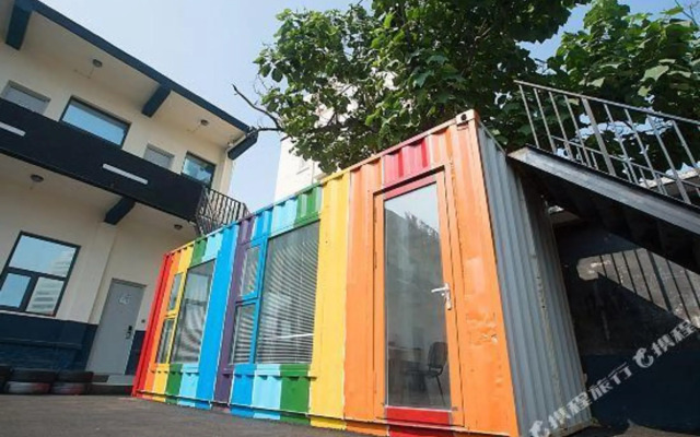 Lanbo Trendy Apartment (Qingdao May Fourth Square)