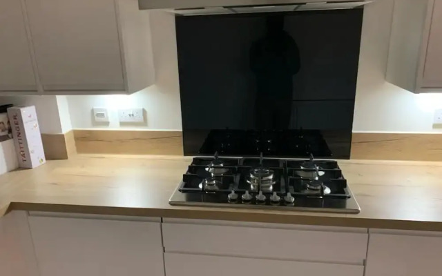 Brand New Entire 4 Bed House/multiple Parking