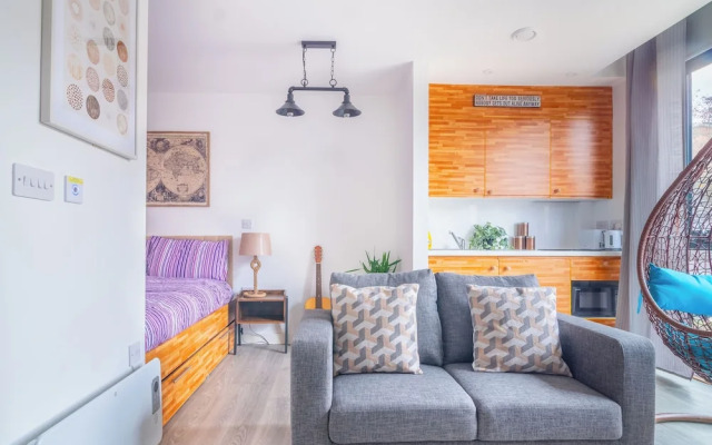 Sheffield City Apartment - Modern & Cozy