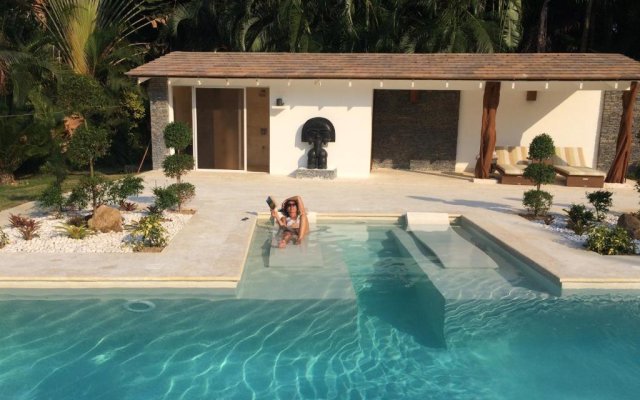 "las Terrenas : Front Beach And Garden Villa With Private Staff"