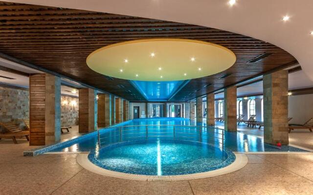 Grand Royale Apartment Complex & Spa