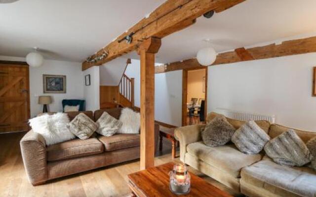Hendre Bach Barn