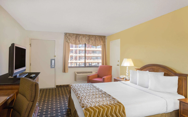 Travelodge by Wyndham Reno Downtown