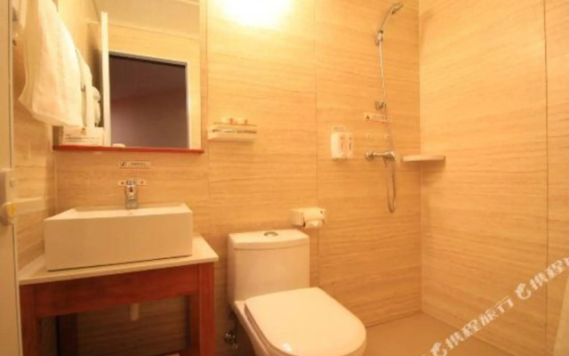 Super 8 Hotel (Penglai Penglaige Dengzhou Road)