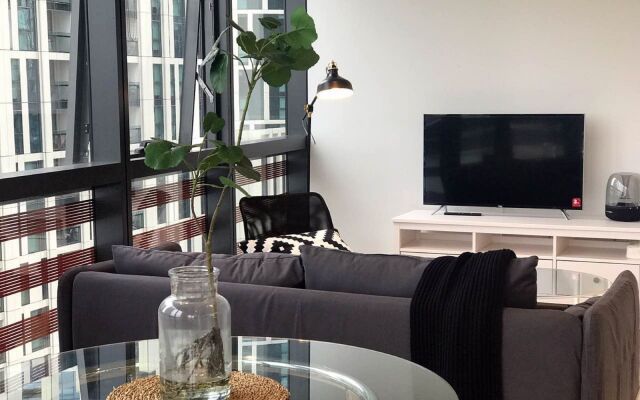 Melbourne Docklands Luxury Seaview Apartment