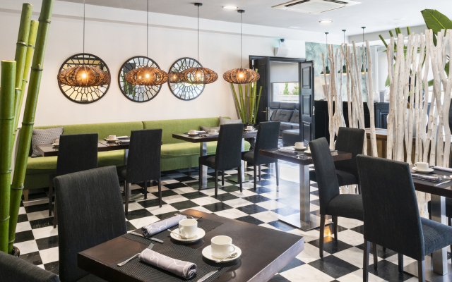 Salles Hotel Aeroport de Girona