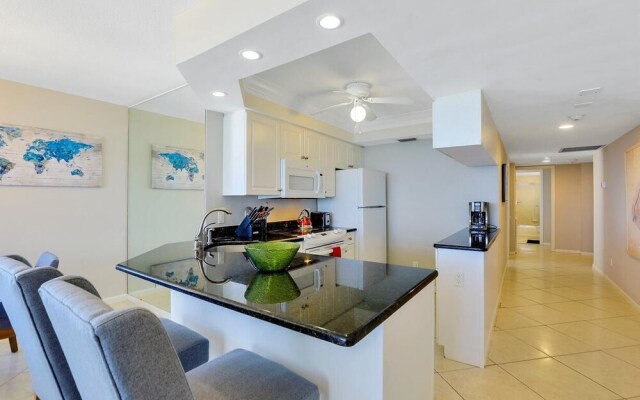 Inviting Beachfront Condo With Pool, spa and Views