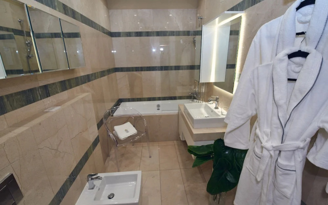 Bogoria House