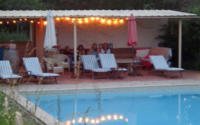 Peaceful Cottage with Swimming Pool in Fayssac France