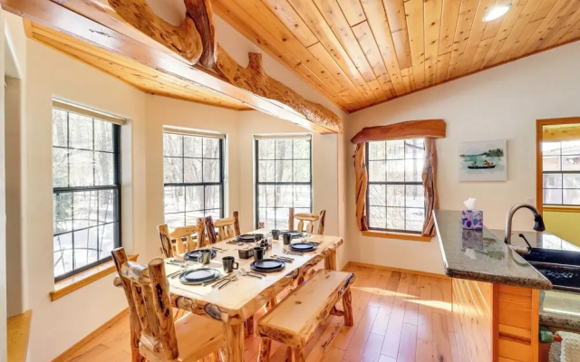 Ski, Hike & Relax Fireside! Pinetop Family Retreat