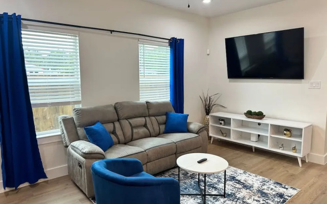 Stylish 3BR Near IAH and Dwntwn
