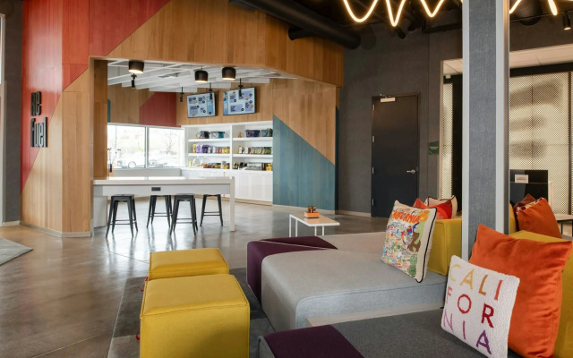 Aloft Sacramento Airport Natomas