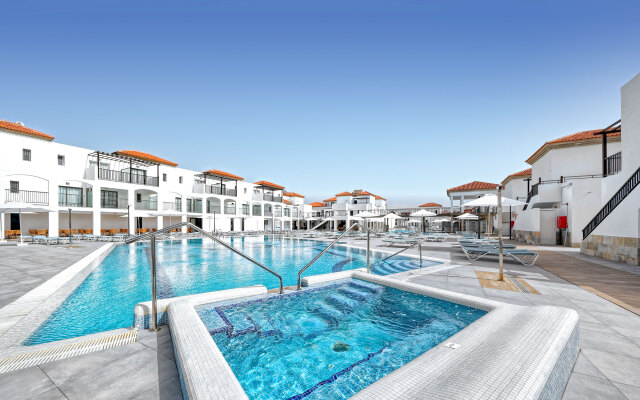 Отель Broncemar Beach Suites