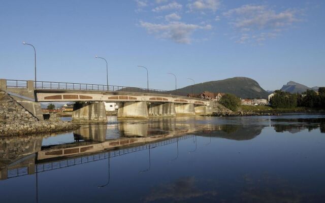Vestnes Fjordhotell