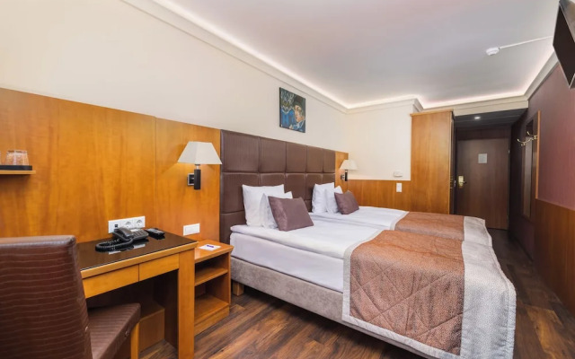 Carlton Hotel Buda Castle
