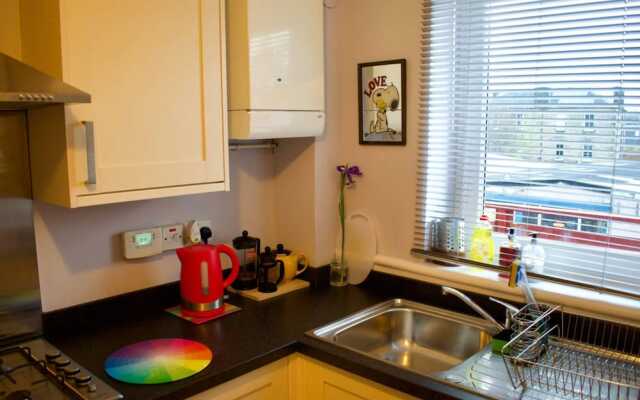 Welcoming and Homely 2 Bed in Central Location