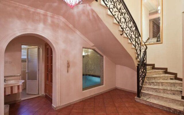 Royal In Villas