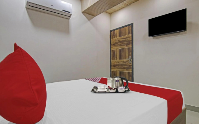 OYO Flagship 70389 Sr Residency