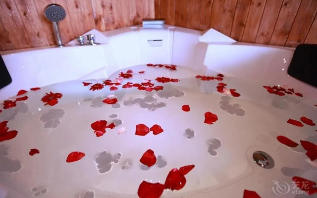 阳光纳里客栈(开封清明上河园店)