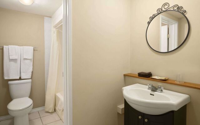 Knights Inn Edmonton South