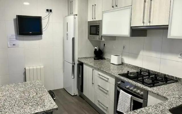 Large Apartment Near Fira and City Center