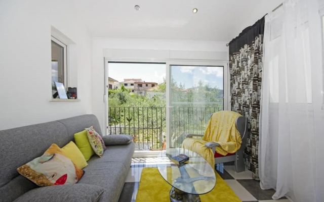 Holiday house with WiFi Trogir - 15319