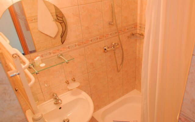 Adria Hotel
