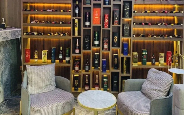 Lintoc Hotel & Suites Ltd
