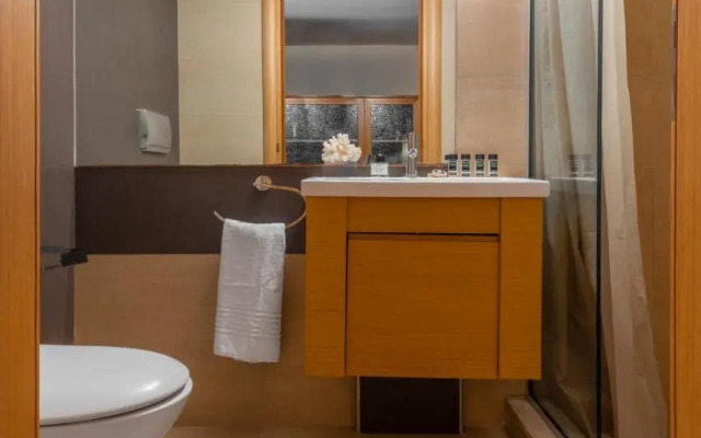 Couple's Getaway , Modern Amenities & Sophisticated Style