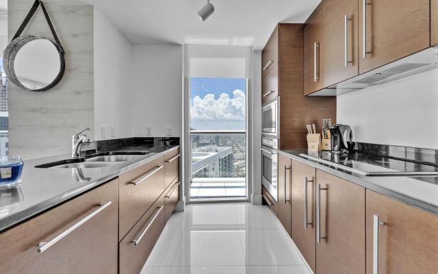 Icon Brickell Downtown W Miami Suites