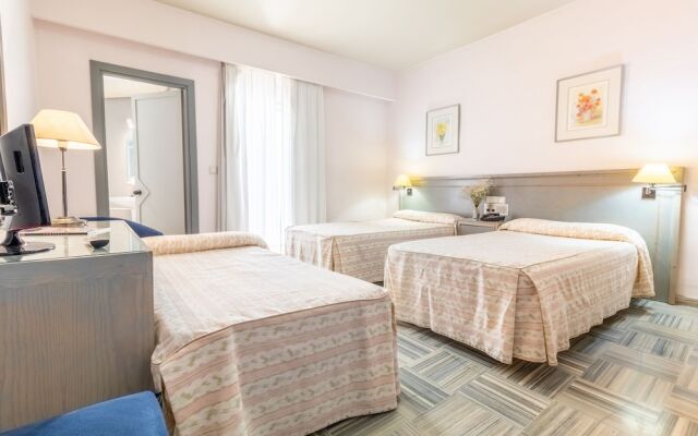 Hotel Abades Manzanil