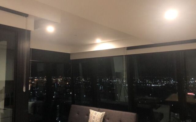 HFN Riverside Docklands Apartment
