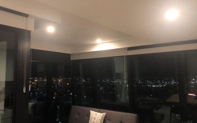 Hfn Riverside Docklands Apartment