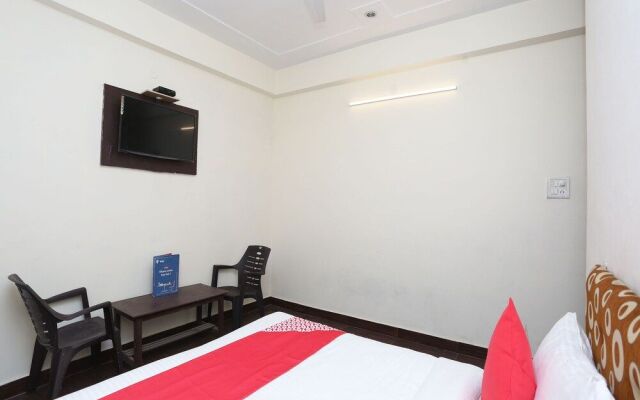 Oyo 30850 Hotel Hira