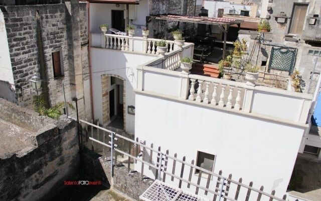 Exedra Holiday House