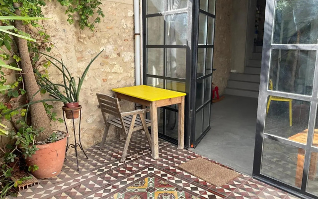 Stylish Art House Palmeti
