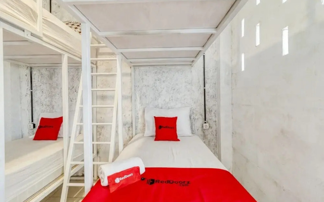 RedDoorz Hostel near Kalasan Temple