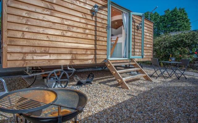 Willow - 1 Bedroom Shepherd's Hut - Amroth