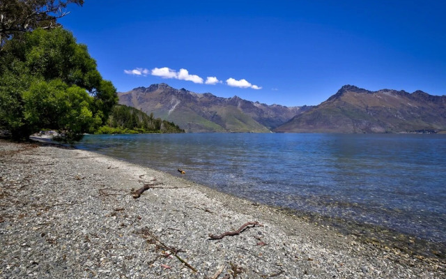 Lakeside Bliss