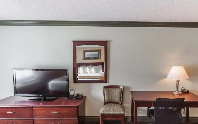Velora Hinton, Ascend Hotel Collection
