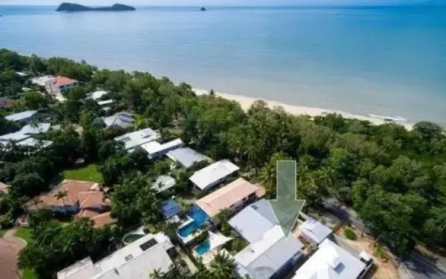 Luxury Executive Residence On Beachfront