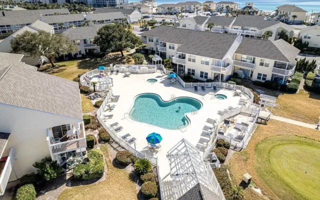 8226 is an upstairs pet friendly studio located in Sandpiper Cove by RedAwning