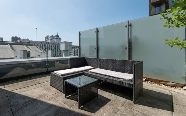 Dakota Apartment Private Terrace