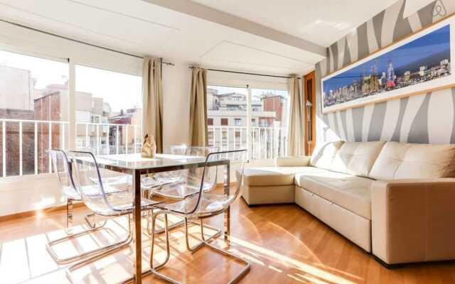 Luminous 2 Bedroom Next to Sagrada Familia