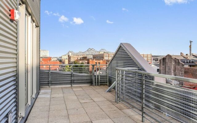 Penthouse 2br/2ba in Warehouse Dist. by Domio